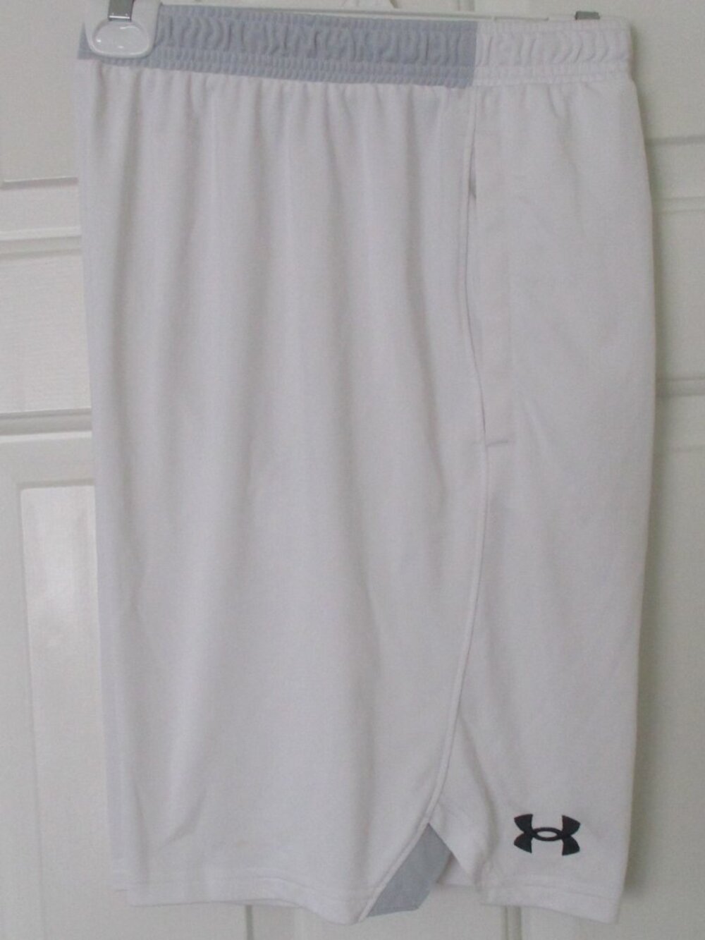 Under Armour Mens White Unlined Basketball Gym Short Pant - Size Medium*